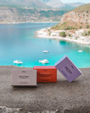 Load image into Gallery viewer, Χειροποίητο σαπούνι  με μέλι και βρώμη - Handmade soap with honey and oats

